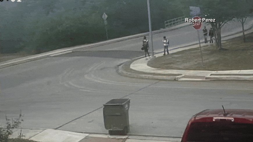 VÍDEO: Homem é lançado ao fogo após motocicleta derrapar e explodir nos EUA