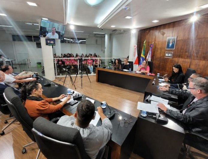 Audiência pública discute inclusão de assistentes de educação infantil no quadro do magistério em Formiga