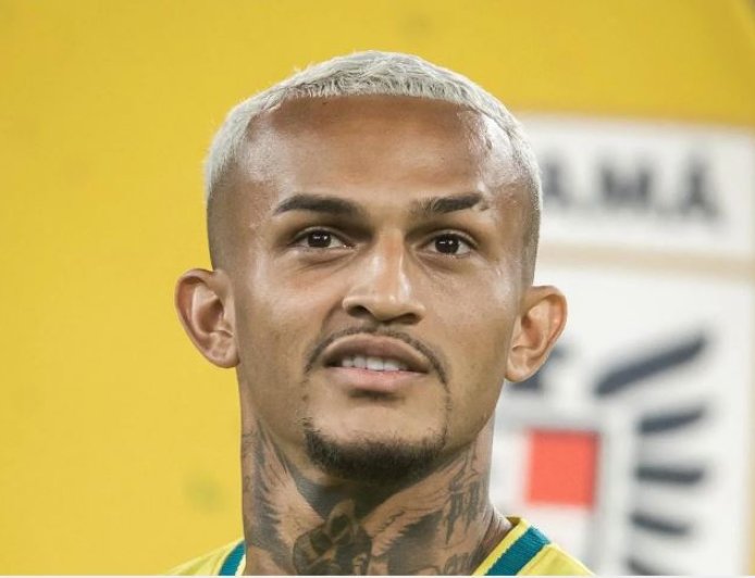 Lesão grave tira Wesley da Copa do Mundo; recuperação pode levar até três meses